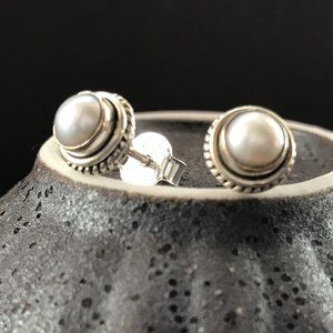 PEARL STUDS - NEW